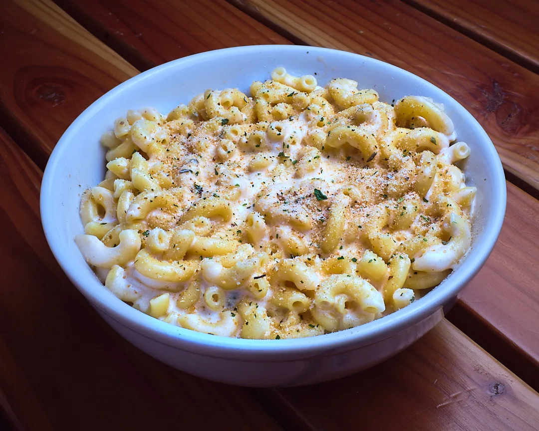 Mac and Cheese w/ Garlic Bread